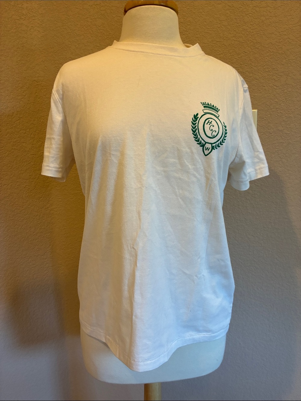 Wild Fox Cream T-Shirt with Green Emblem size Small